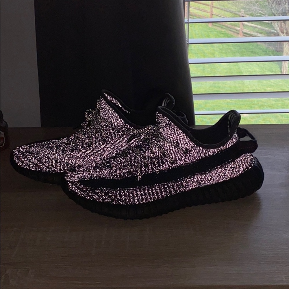 Static black yeezy 350 v2 (Reflective)